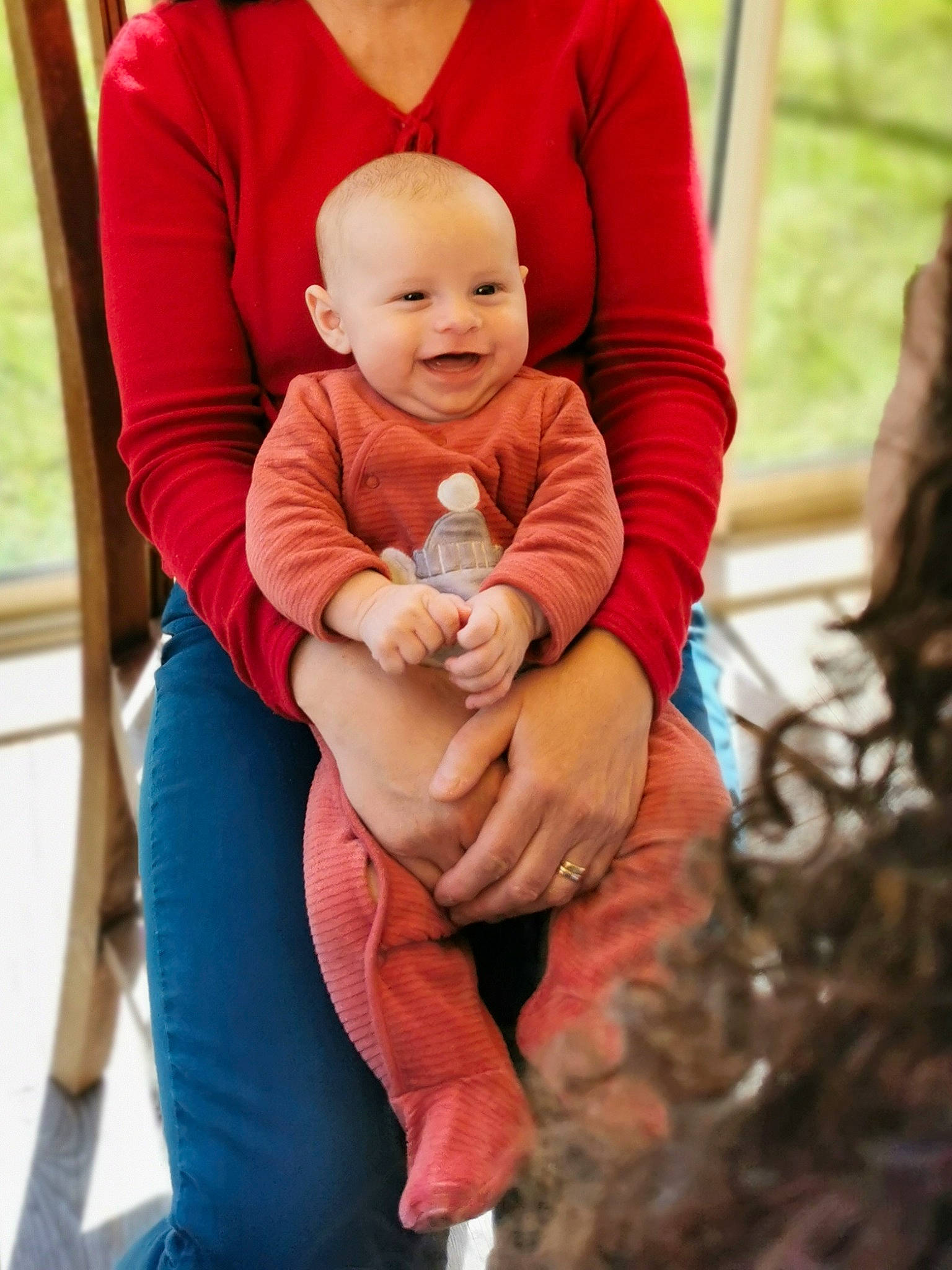 Noa participe au concours pour gagner de l'argent avec cette photo : baby, baby_toddler_clothing, cheek, child, comfort, face, finger, fun, gesture, happy, joint, joy, lap, leisure, person, sitting, skin, sleeve, smile, standing