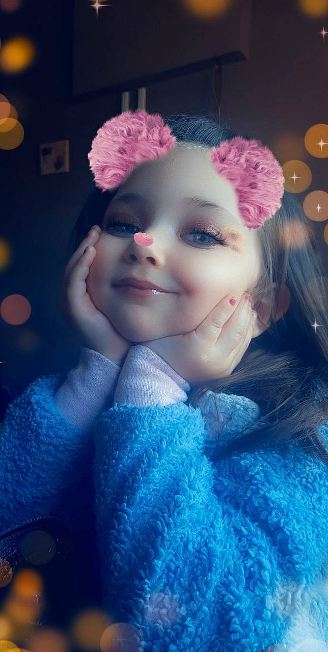 Heaven participe au concours pour gagner de l'argent avec cette photo : art, cap, cool, eyebrow, face, flash_photography, fun, happy, hat, headpiece, headwear, iris, joy, lip, magenta, person, petal, pink, purple, skin