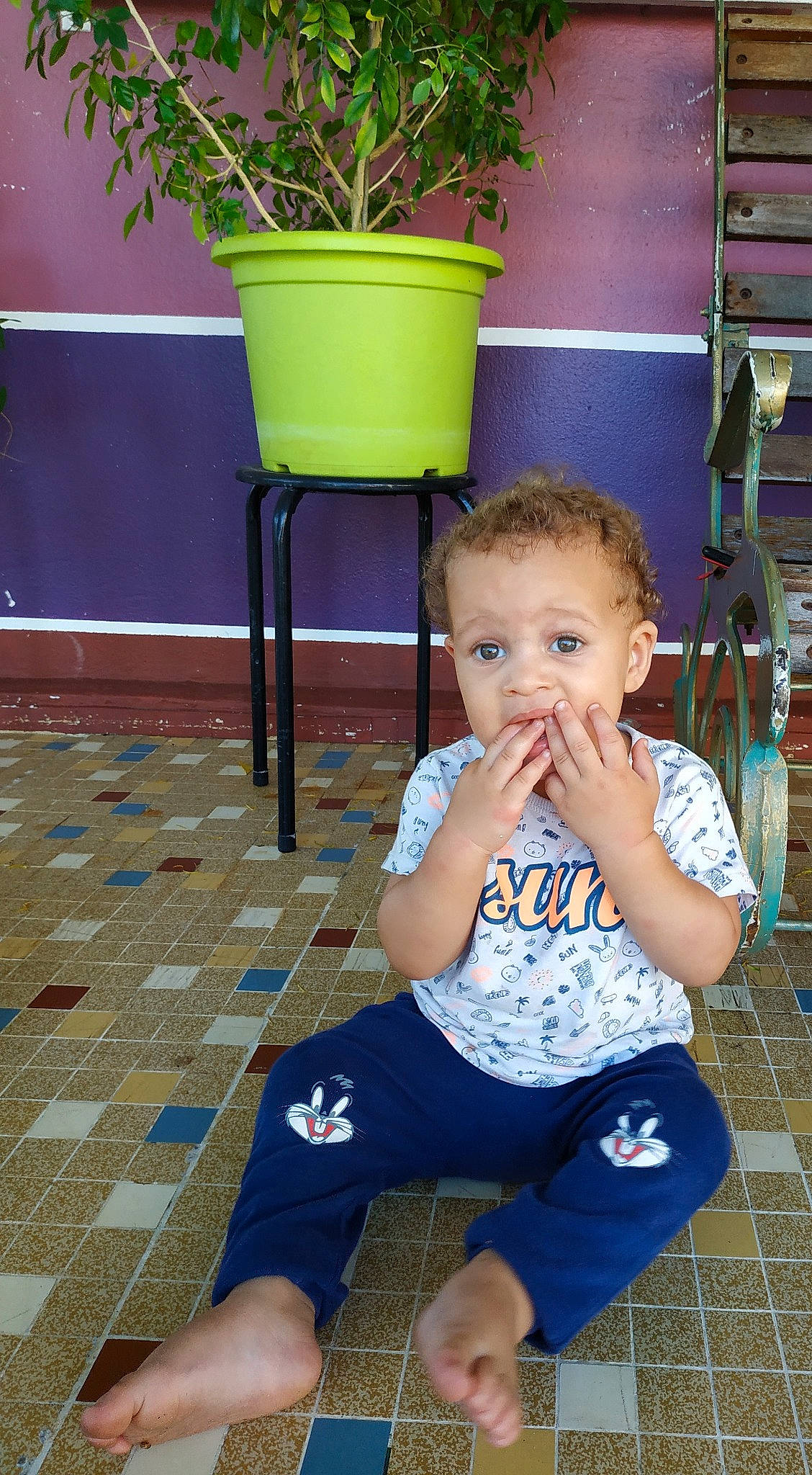 Izayah participe au concours pour gagner de l'argent avec cette photo : child, fun, leg, leisure, person, play, sitting, summer, toddler, vacation