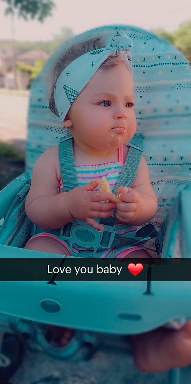 éloïse a rejoint le concours — aidez-le/la à gagner de superbes lots ! baby, baby_products, child, person, play, product, skin, smile, toddler, turquoise