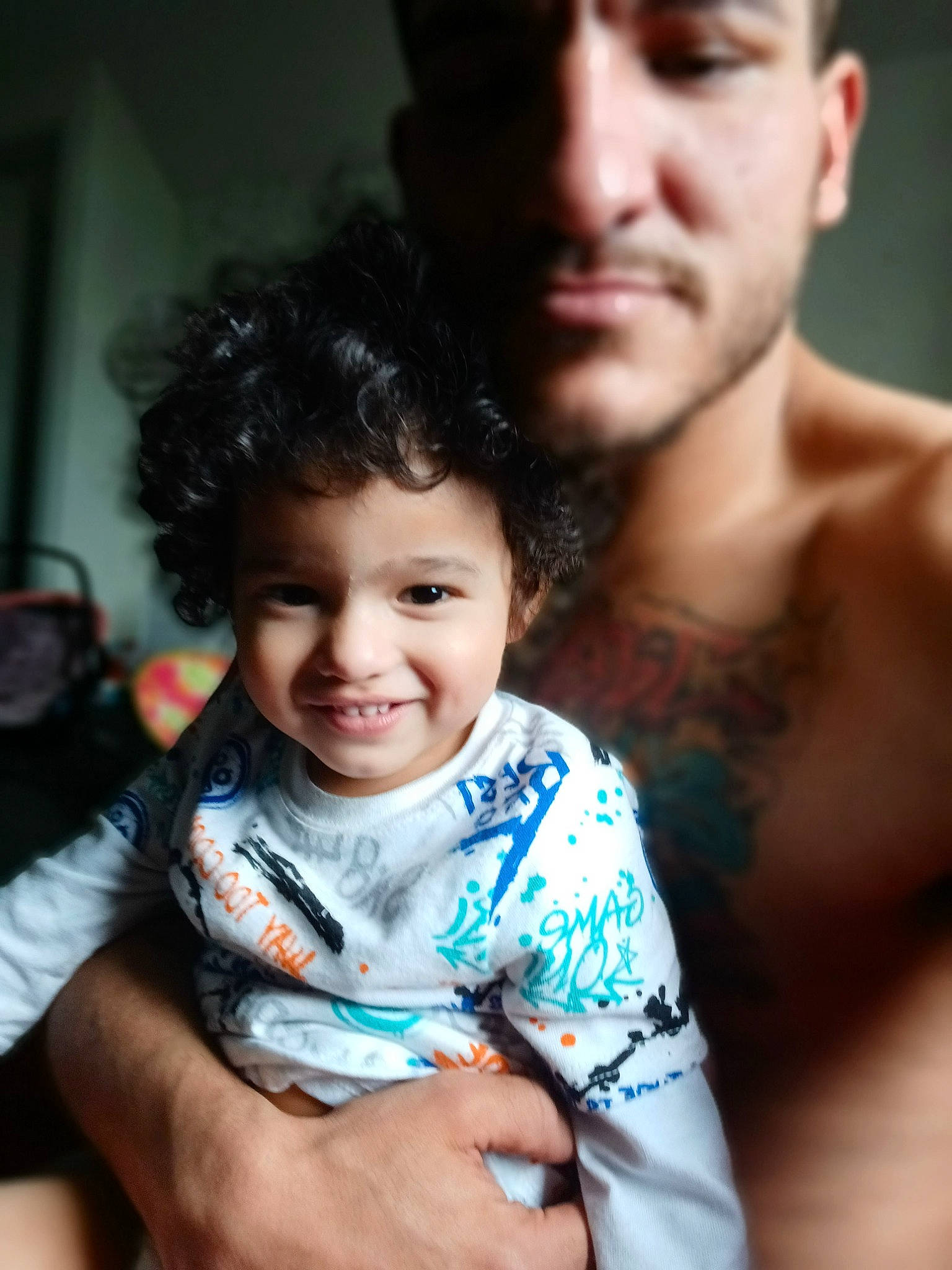 Elijah joined the competition — help win amazing prizes! black_hair, cheek, chin, cool, facial_expression, flash_photography, gesture, hairstyle, hand, happy, interaction, iris, joy, lip, mouth, muscle, nose, organ, person, shoulder