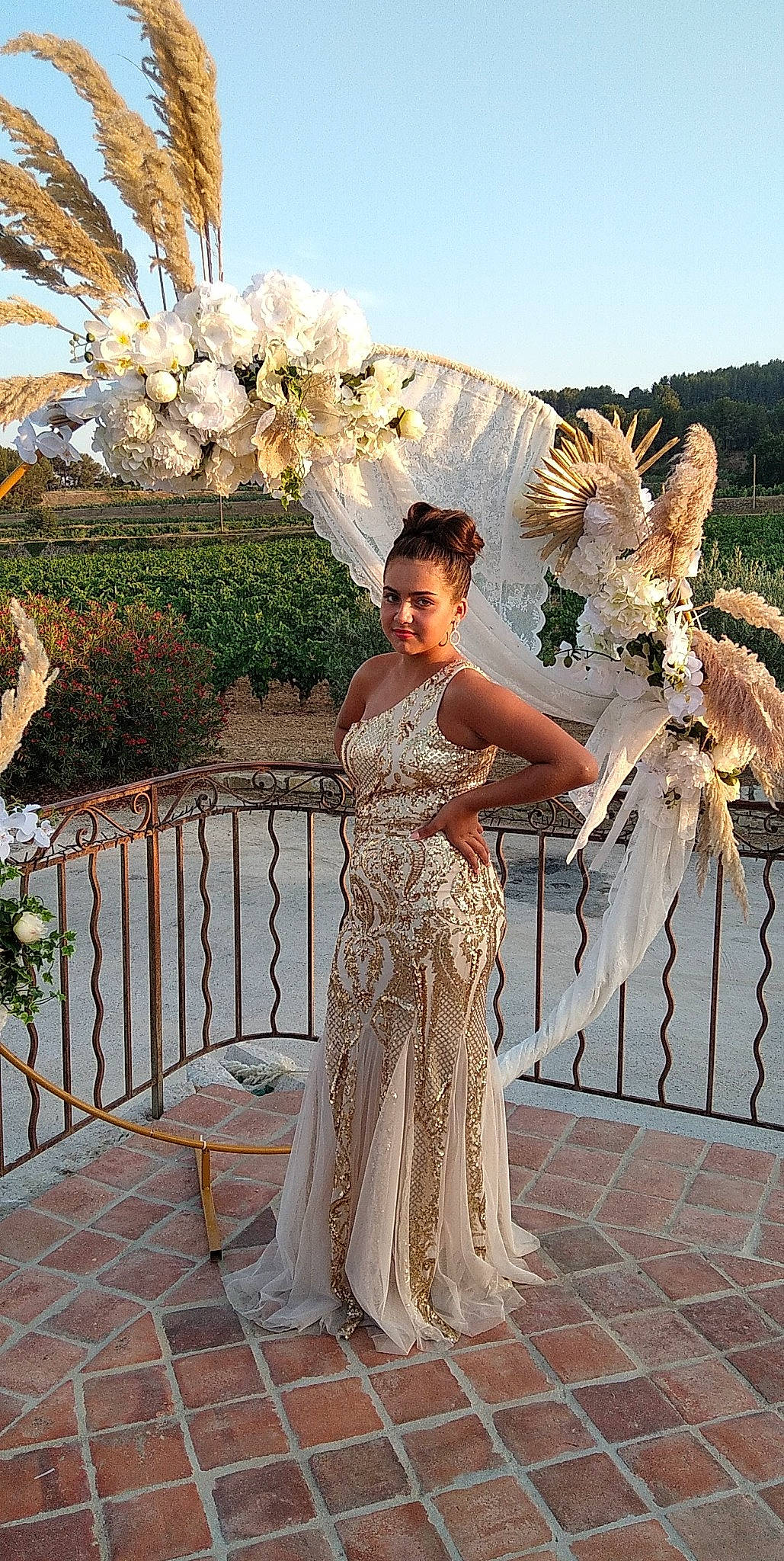 Camélia a rejoint le concours — aidez-le/la à gagner de superbes lots ! arecales, bridal_accessory, bridal_clothing, bridal_party_dress, dress, event, fashion_design, fawn, flower, formal_wear, gown, happy, landscape, lighting, person, plant, sky, tree, waist, wedding_dress