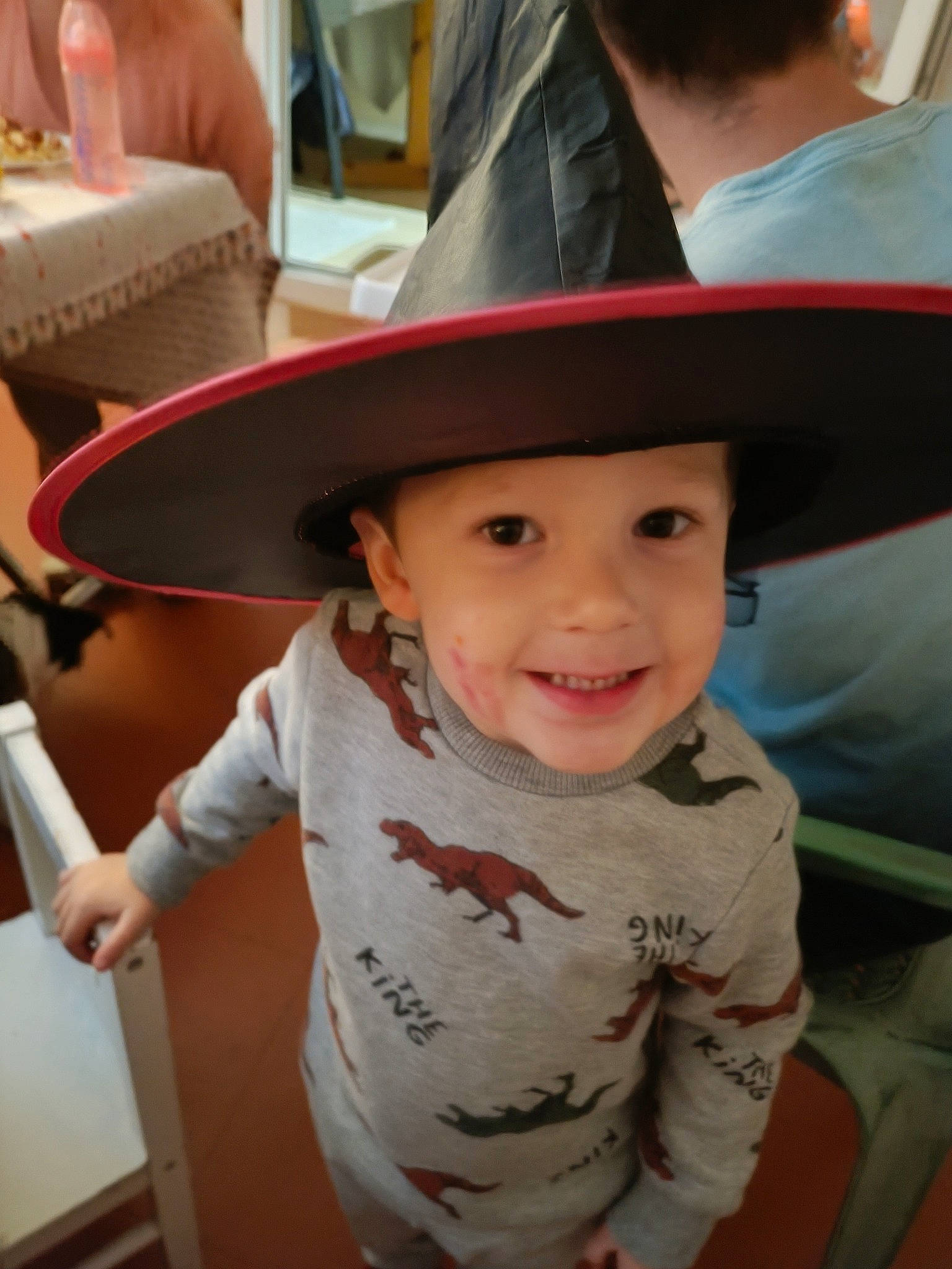Lyvio a rejoint le concours — aidez-le/la à gagner de superbes lots ! baby, child, chin, costume_hat, cowboy_hat, event, eyebrow, fashion_accessory, fedora, fun, hairstyle, happy, hat, headgear, headwear, joy, lip, person, skin, smile