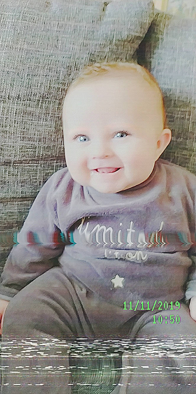 Owen participe au concours pour gagner de l'argent avec cette photo : baby, baby_toddler_clothing, cheek, child, child_model, face, forehead, joy, lip, person, photography, product, skin, sleeve, smile, toddler