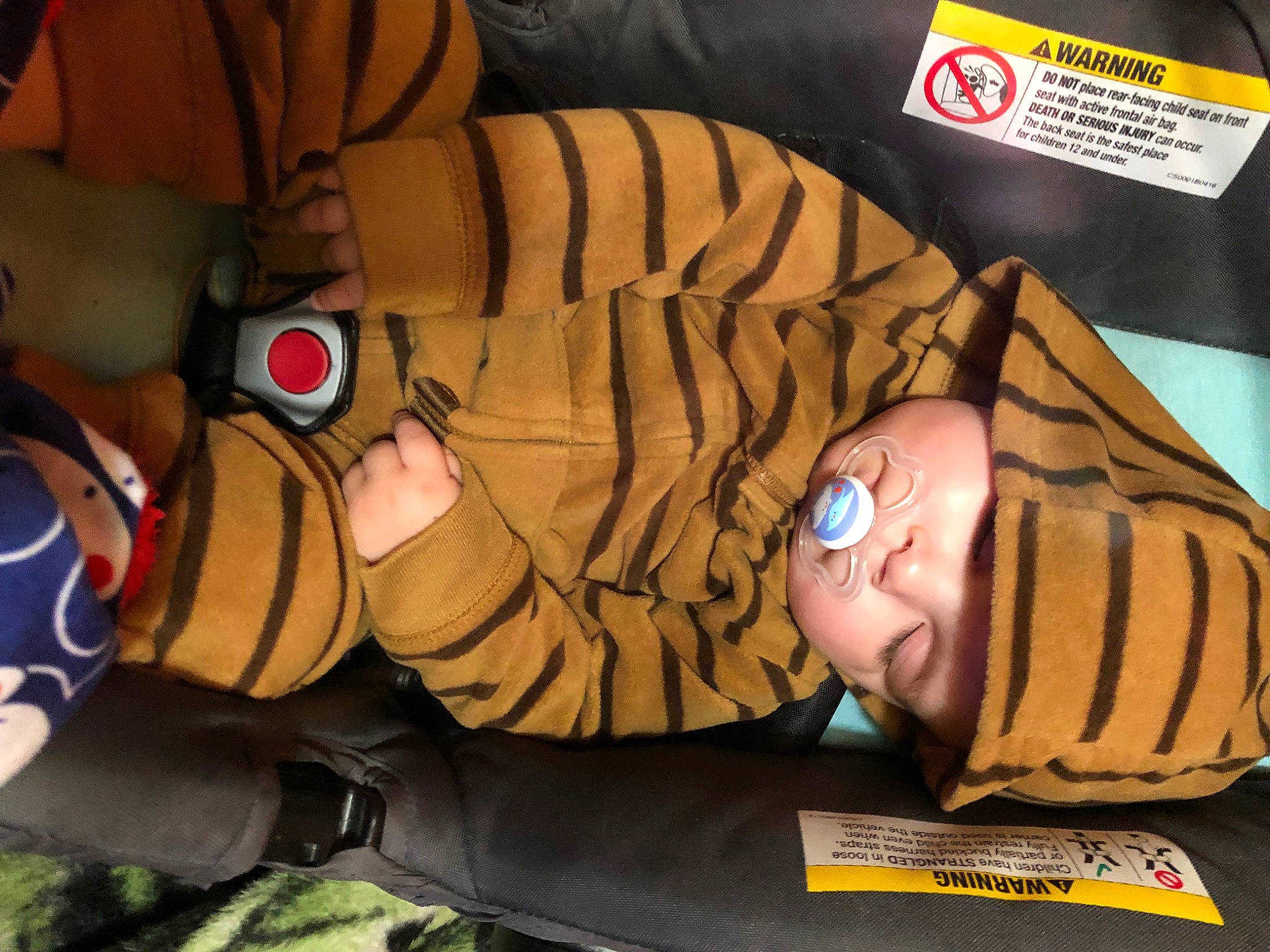 Kyren is registered to the contest to win money with this photo: arm, camouflage, elbow, finger, gesture, hand, headgear, headwear, human_body, joint, mammal, marines, military_camouflage, military_person, military_uniform, muscle, person, personal_protective_equipment, soldier, sunglasses