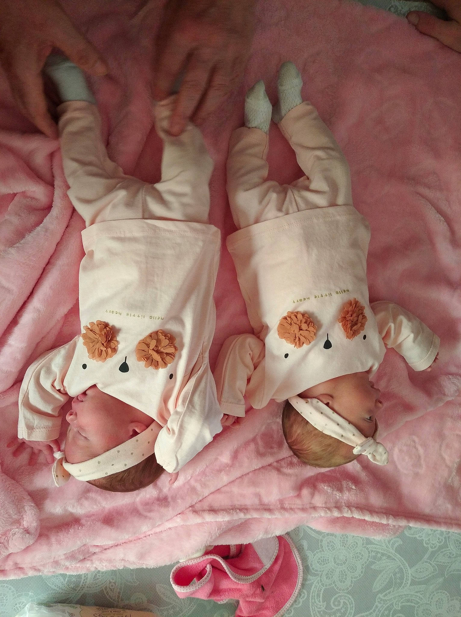 Lyah participe au concours pour gagner de l'argent avec cette photo : baby, child, finger, footwear, hand, headwear, linens, person, pink, product, shoe, textile