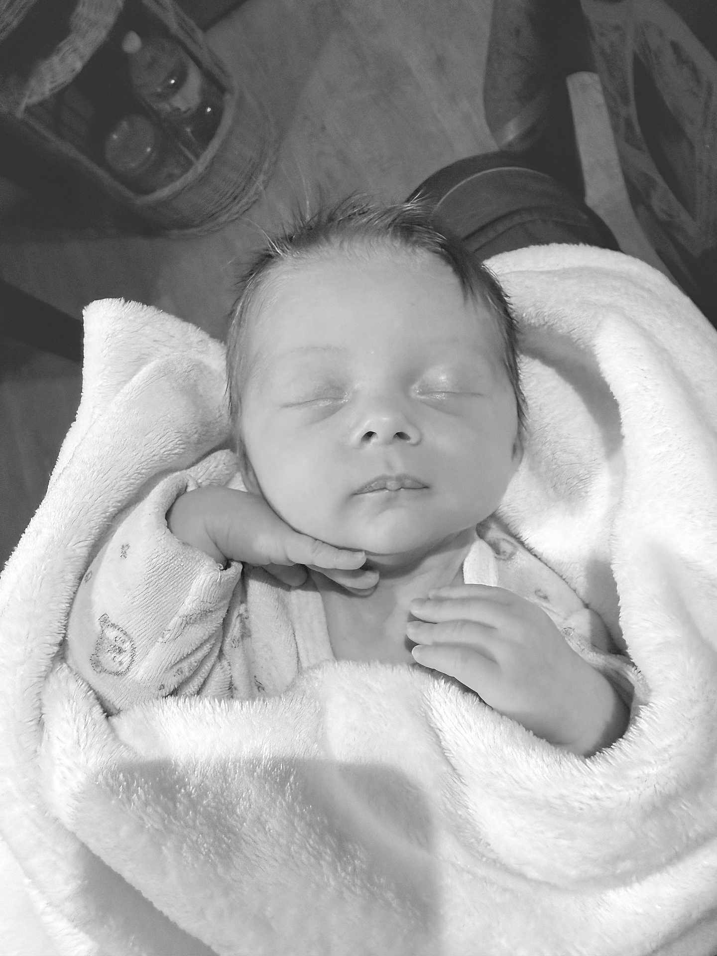 Théa participe au concours pour gagner de l'argent avec cette photo : baby, sleeping, blanket, infant, hand, face, newborn, soft, cute, wrapped, peaceful, portrait, cozy, indoors, clothing, child, resting, toddler, skin, young