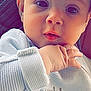 Maylone participe au concours pour gagner de l'argent avec cette photo : baby, car_window, child, close_up, cozy, curious, cute, expression, eyes, face, hand, indoor, infant, person, portrait, skin, soft_light, texture, white_clothing, young