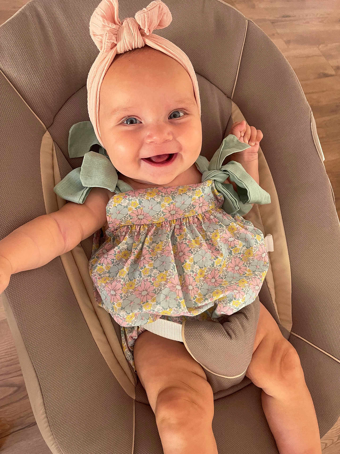Valentina participe au concours pour gagner de l'argent avec cette photo : baby, child, smiling, headband, bow, floral_dress, blue_eyes, baby_chair, cushion, wooden_floor, happy, infant, sitting, cute, indoors, portrait, skin, person, clothing, closeup