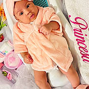 Taïna participe au concours pour gagner de l'argent avec cette photo : baby, infant, bathtub, robe, headwrap, towel, princess, flower, baby_care, skincare, soft_fabric, pink, white, cute, newborn, relaxing, portrait, child, indoors, sitting