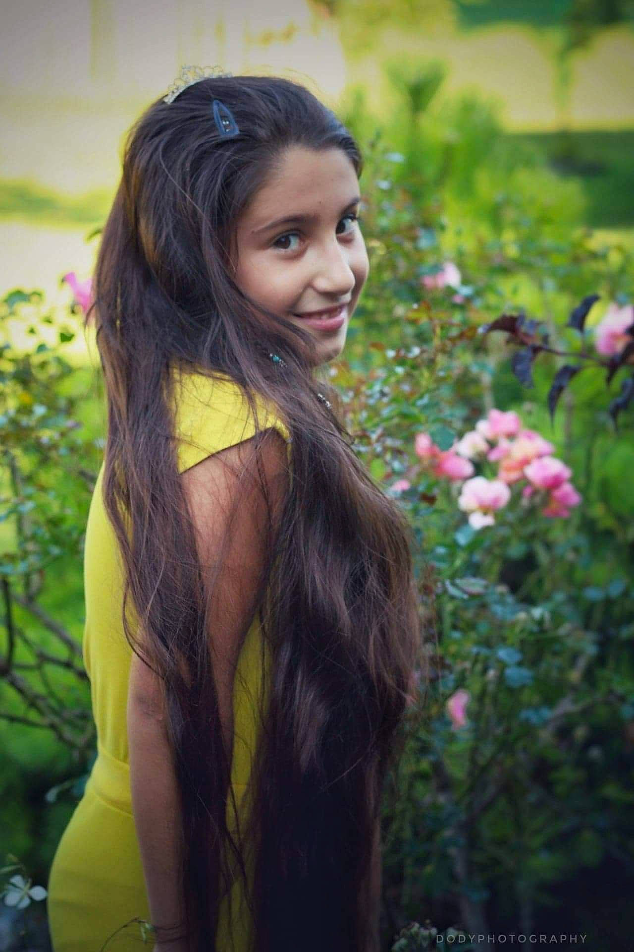 Ceylin participe au concours pour gagner de l'argent avec cette photo : beauty, black_hair, botany, brown_hair, fawn, feathered_hair, hair, hair_coloring, hairstyle, happy, joy, layered_hair, lip, long_hair, model, person, photo_shoot, photography, plant, skin