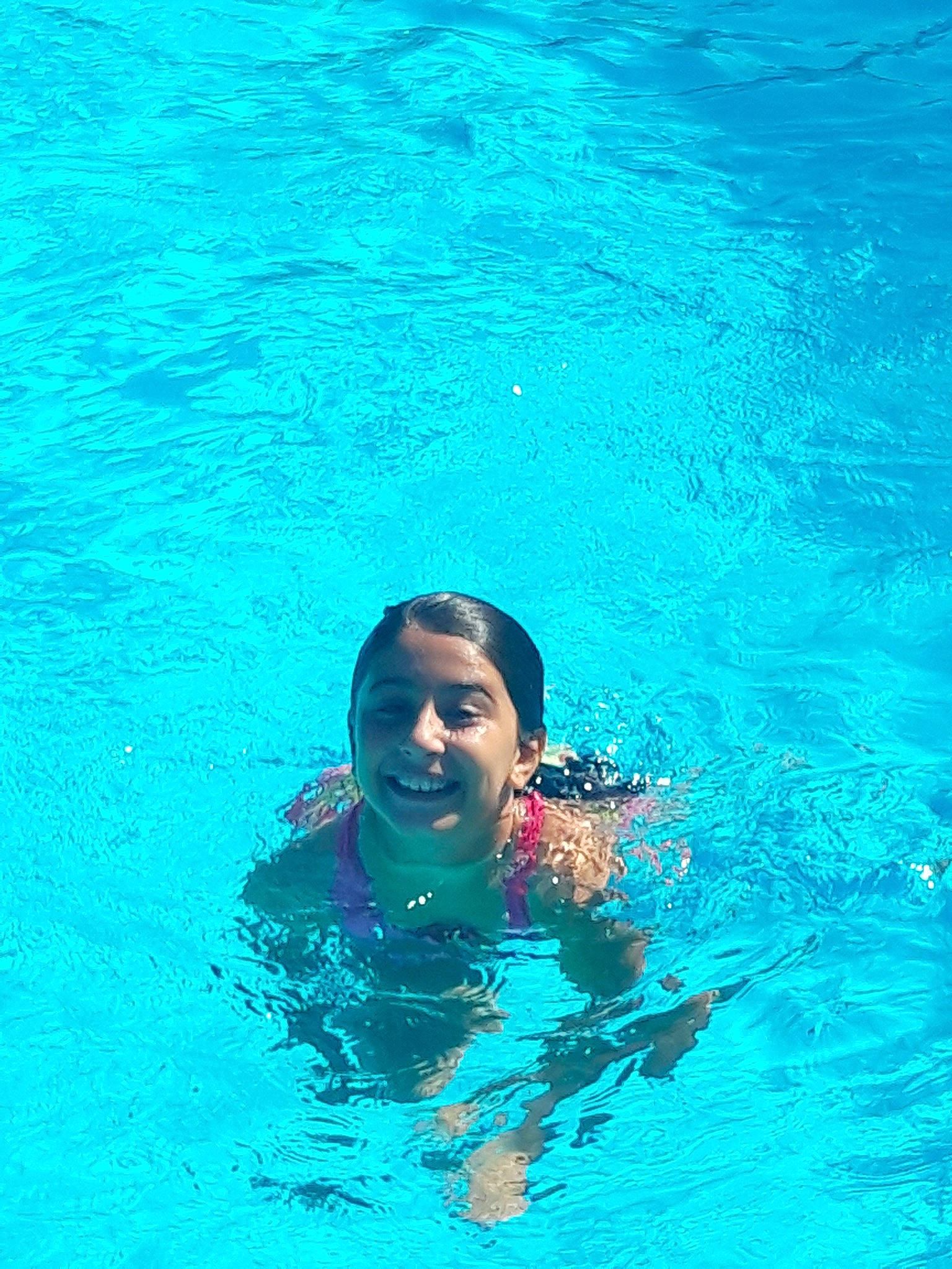 Ceylin participe au concours pour gagner de l'argent avec cette photo : aqua, blue, fun, joy, leisure, leisure_centre, person, recreation, smile, summer, swimmer, swimming, swimming_pool, turquoise, vacation, water