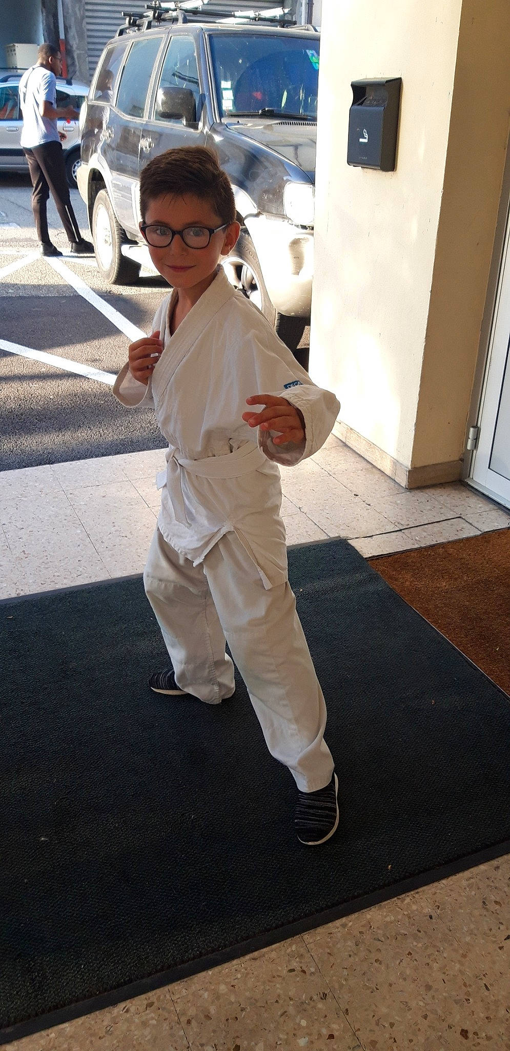 Cebrail a rejoint le concours — aidez-le/la à gagner de superbes lots ! costume, karate, kung_fu, martial_arts, person, tai_chi_chuan, xing_yi_quan