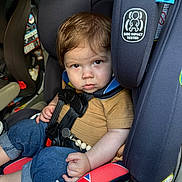 Emitte is registered to the contest to win money with this photo: toddler, child, car_seat, safety_harness, denim_shorts, mustard_shirt, car_interior, seatbelt, serious_face, baby, infant, safety, side_impact_tested, vehicle, seat, child_safety, cute, portrait, young_child, casual_clothing