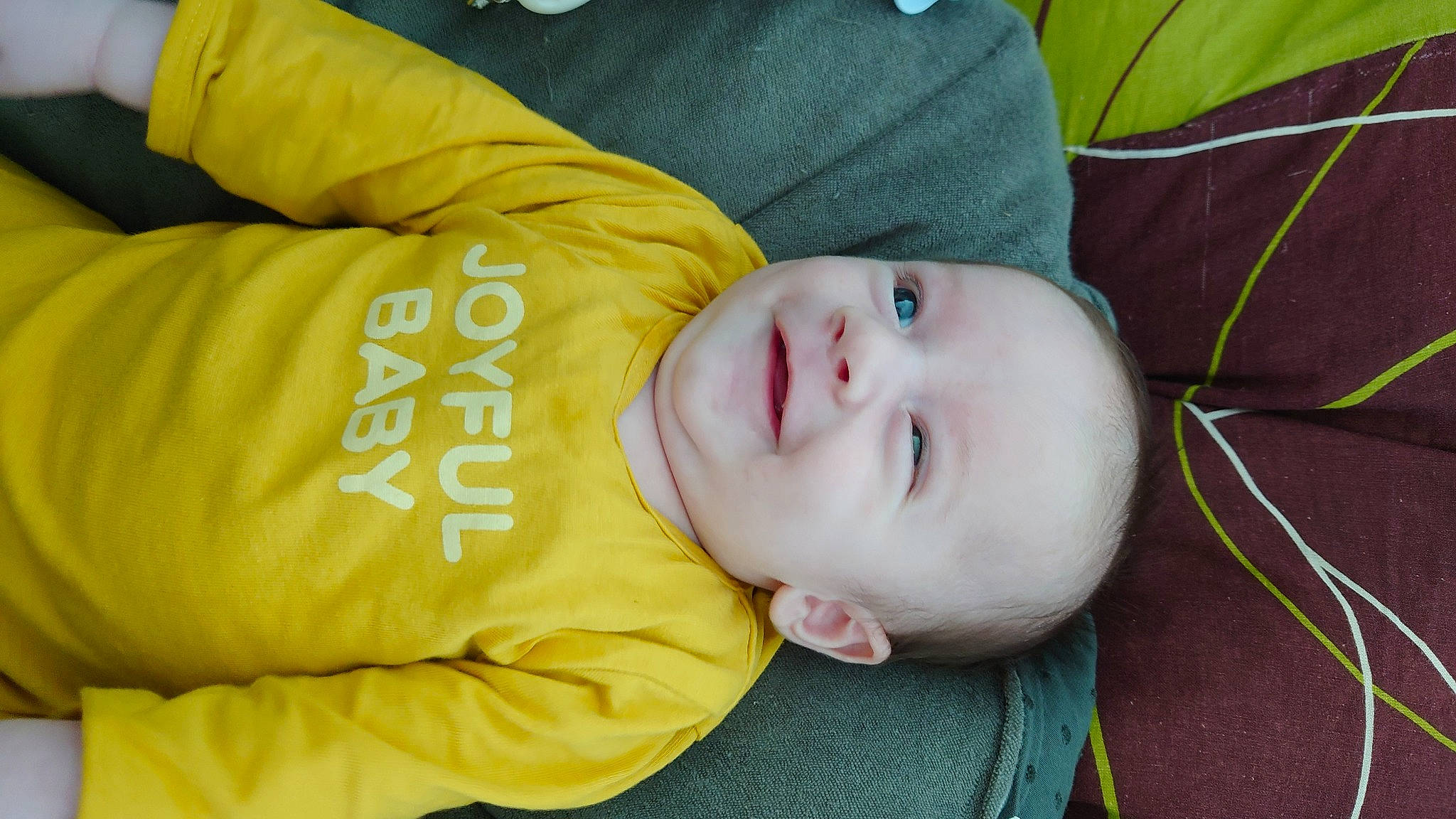 Shawn a rejoint le concours — aidez-le/la à gagner de superbes lots ! baby, baby_toddler_clothing, cheek, child, comfort, face, facial_expression, grass, happy, mammal, person, skin, sleeve, smile, toddler, tree