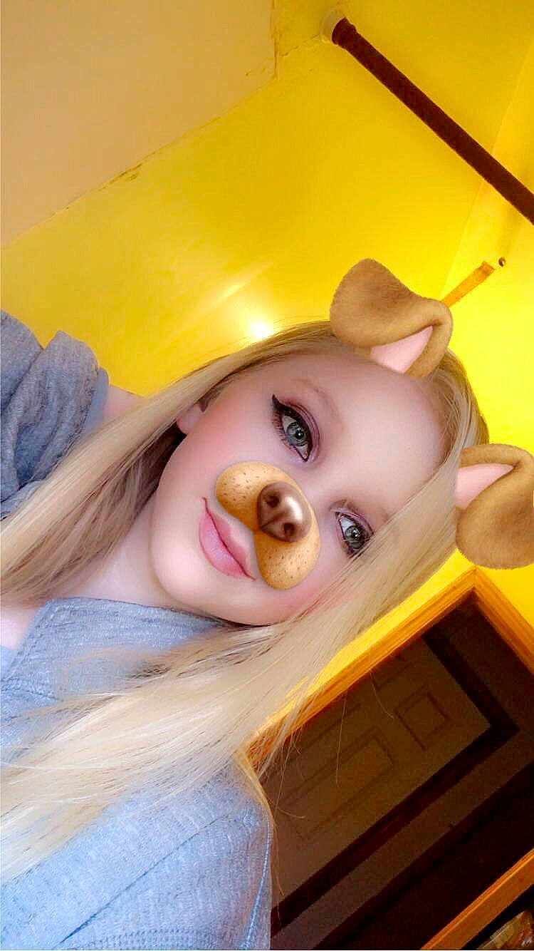 Hannah is registered to the contest to win money with this photo: blond, child, person, photography, selfie, skin, yellow