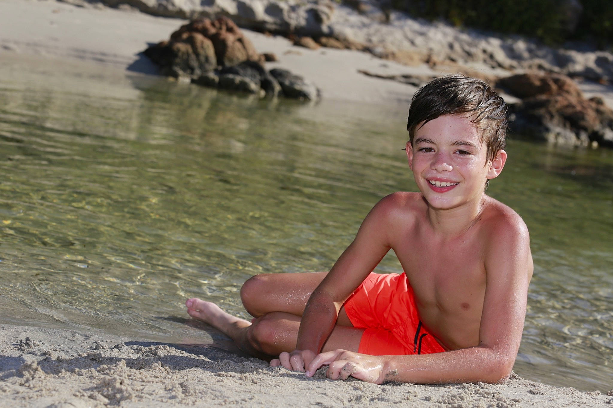 Ange a rejoint le concours — aidez-le/la à gagner de superbes lots ! bathing, beach, beauty, coast, fun, happy, joy, leisure, ocean, person, photography, sand, sea, sitting, smile, summer, sun_tanning, tourism, vacation