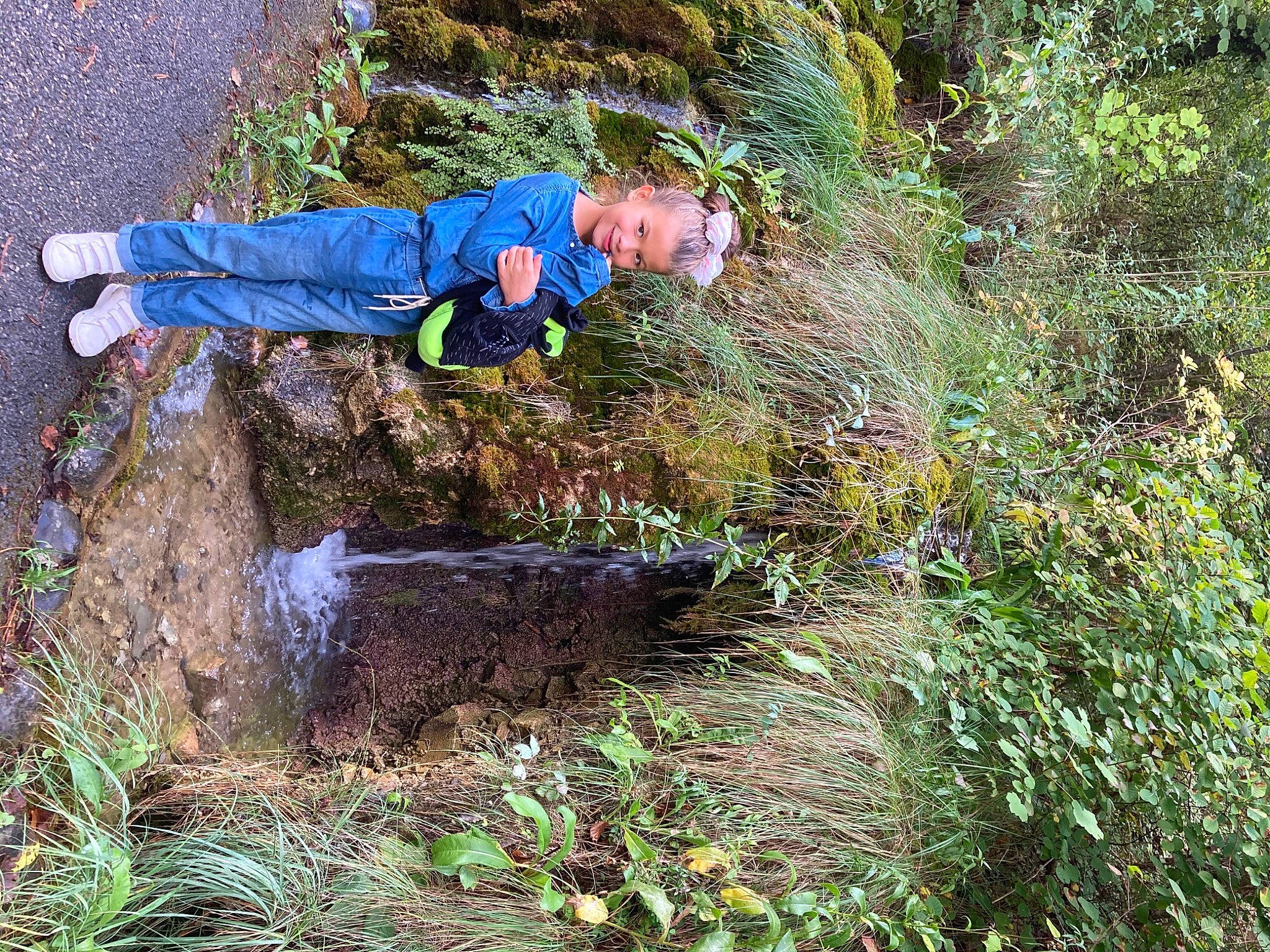 Kim a rejoint le concours — aidez-le/la à gagner de superbes lots ! grass, joy, person, plant, soil, tree