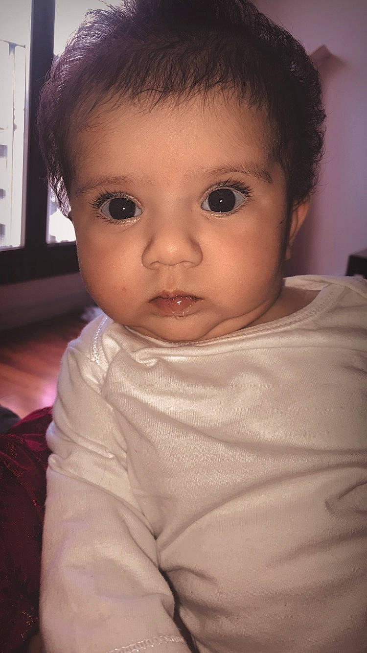 Umme-hani a rejoint le concours — aidez-le/la à gagner de superbes lots ! cheek, chin, ear, eye, eyebrow, eyelash, flash_photography, forehead, gesture, hair, human_body, iris, lip, mouth, neck, nose, person, shoulder, skin, sleeve