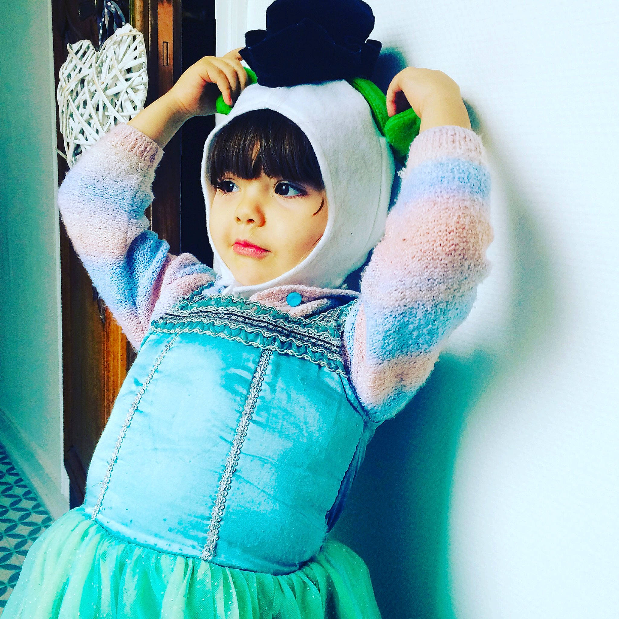 Ellie a rejoint le concours — aidez-le/la à gagner de superbes lots ! baby_toddler_clothing, child_model, costume, costume_accessory, day_dress, embellishment, fur, hair_accessory, makeover, one_piece_garment, person, portrait_photography, teal, toy