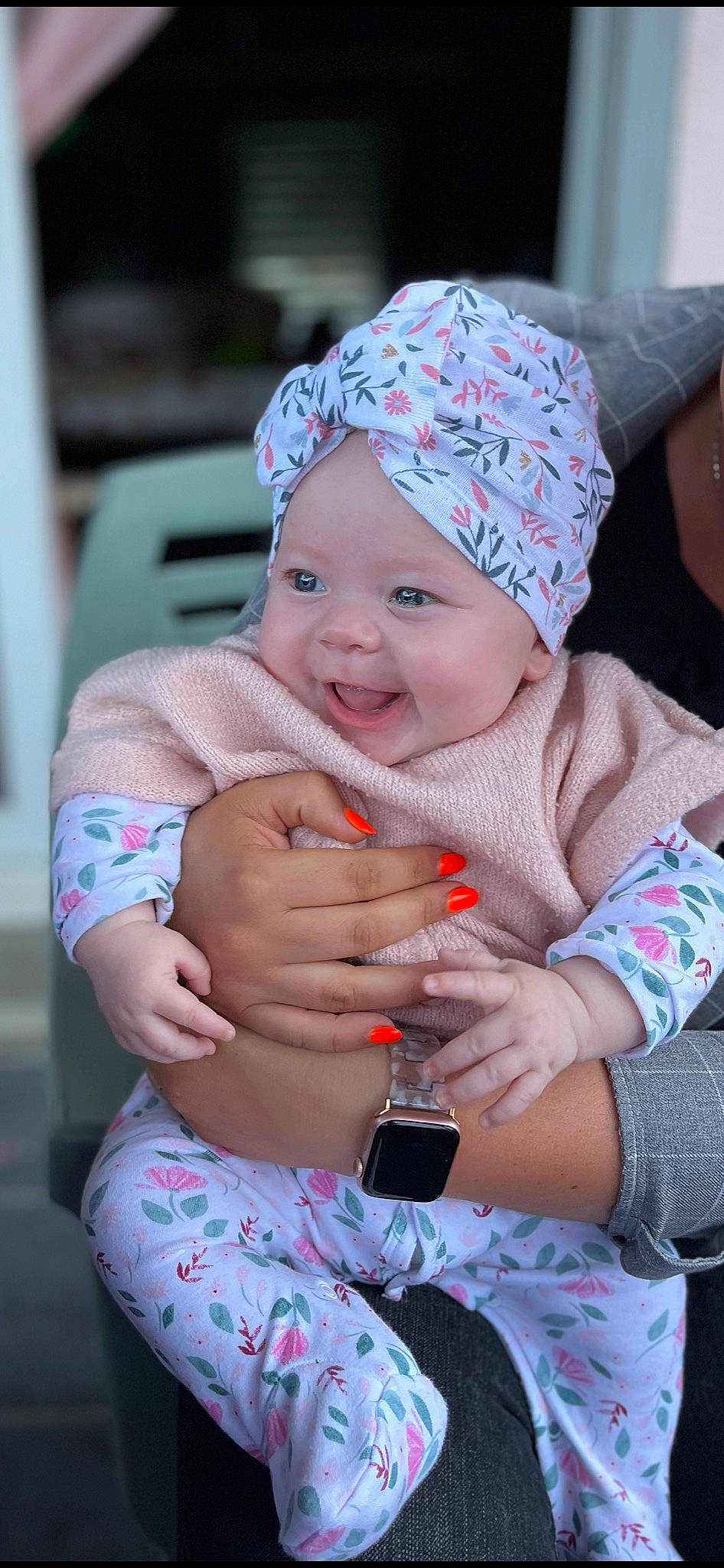 Louison participe au concours pour gagner de l'argent avec cette photo : baby, baby_products, baby_toddler_clothing, cap, cheek, child, clothing, event, eye, fun, gesture, grass, happy, hat, headwear, lip, person, pink, sitting, skin