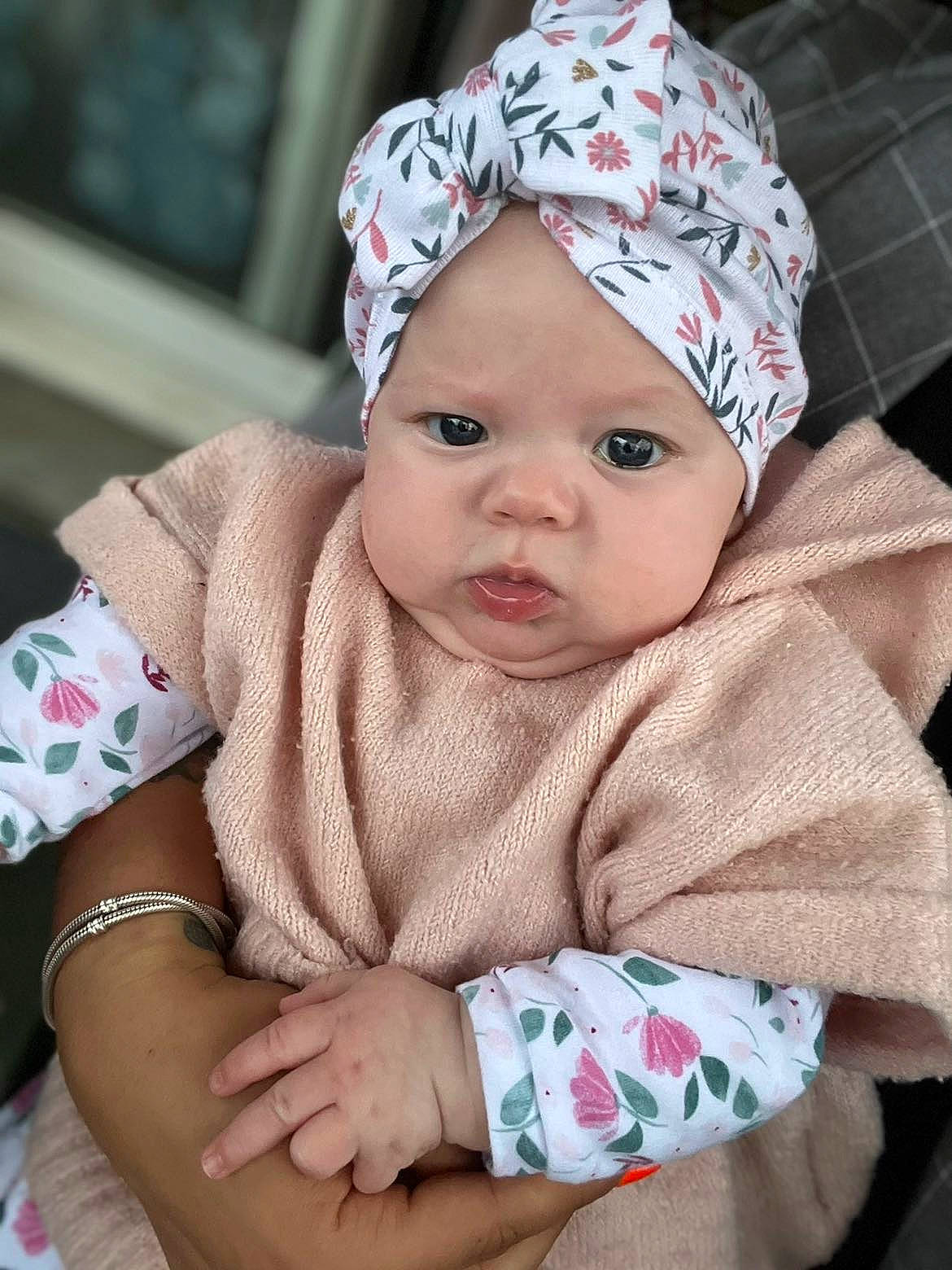 Louison a rejoint le concours — aidez-le/la à gagner de superbes lots ! baby, baby_toddler_clothing, beauty, cap, cheek, child, comfort, dress, eye, face, headgear, headwear, knit_cap, lip, organ, outerwear, person, pink, skin, sleeve