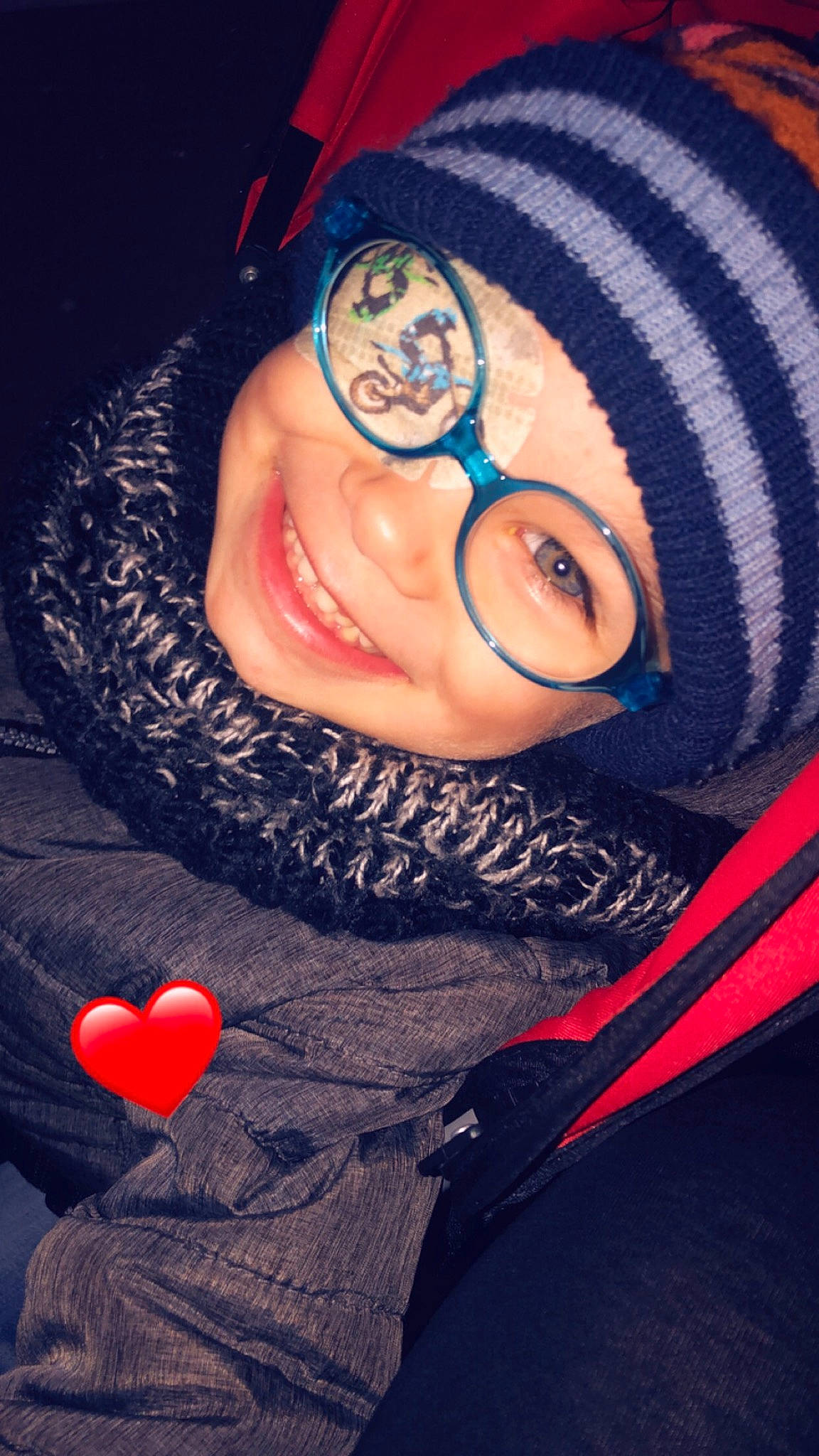 Tylio participe au concours pour gagner de l'argent avec cette photo : arm, baby, baby_toddler_clothing, cap, carmine, electric_blue, fashion_accessory, happy, hat, headgear, headwear, joy, magenta, mouth, orange, person, personal_protective_equipment, pink, red, sleeve