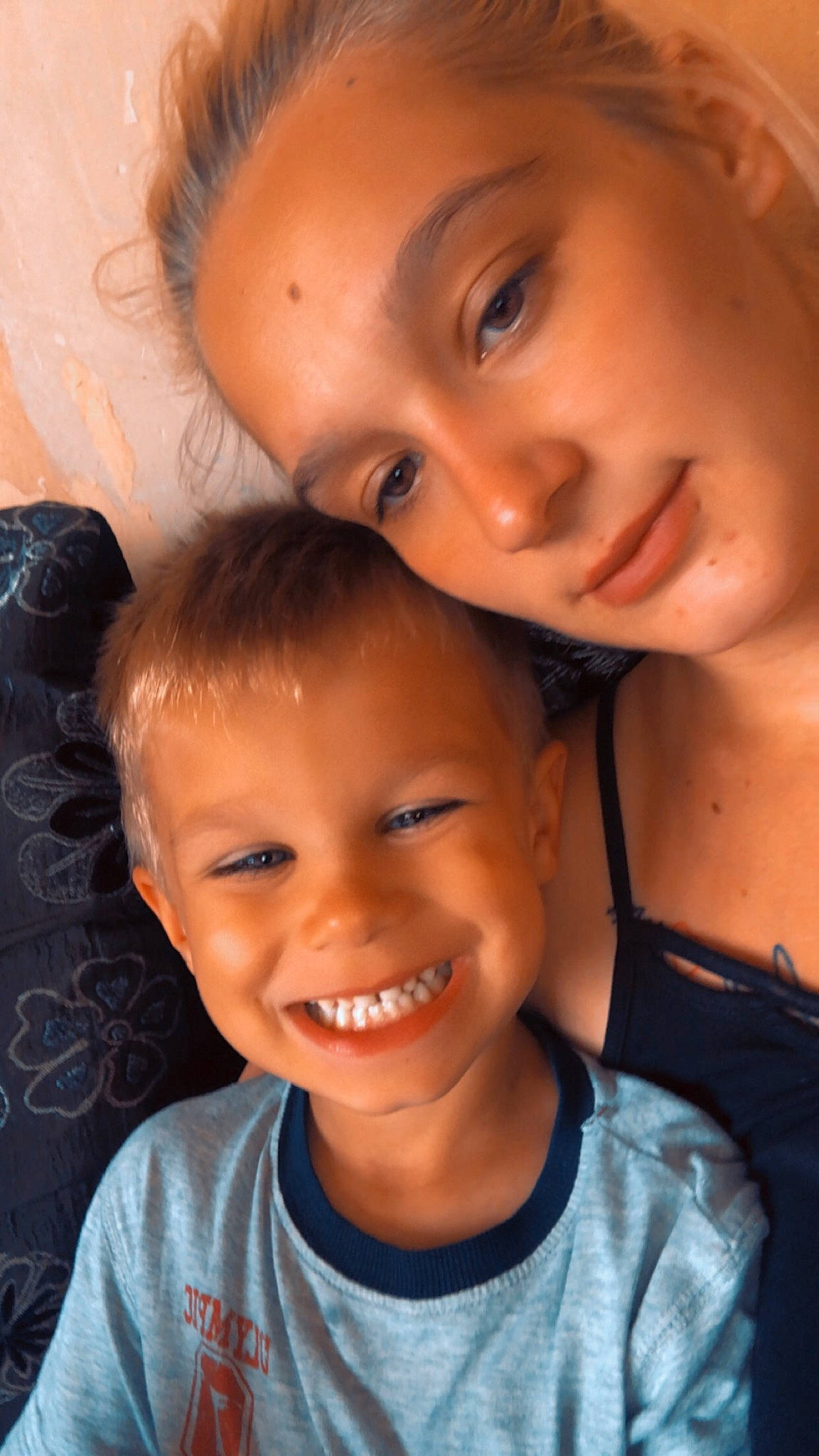 Tylio a rejoint le concours — aidez-le/la à gagner de superbes lots ! cheek, chin, eyebrow, eyelash, face, forehead, gesture, happy, head, iris, jaw, joy, lip, mammal, mouth, neck, nose, organ, person, skin