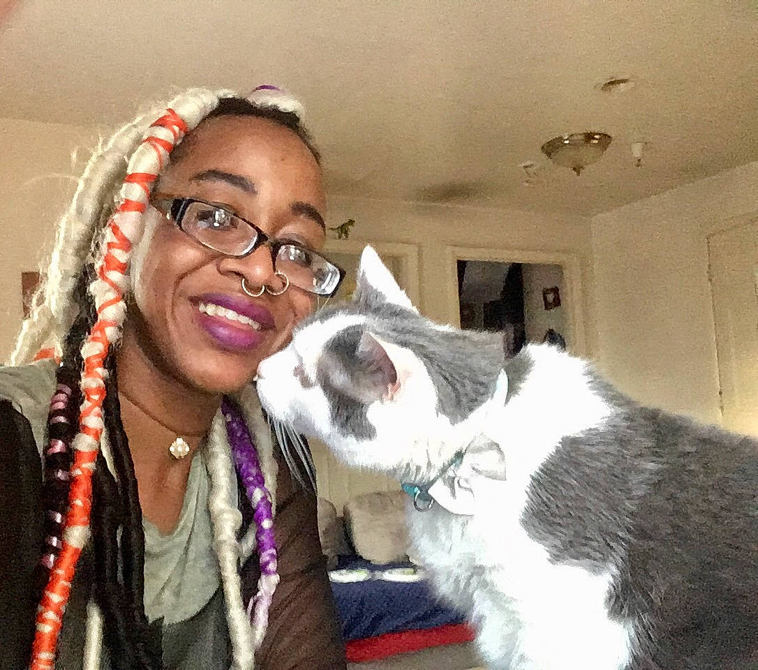 Bleu Royal is registered to the contest to win money with this photo: carnivore, cat, companion_dog, dog_breed, ear, earrings, event, eyewear, fashion_accessory, felidae, fur, glasses, happy, jaw, jewellery, small_to_medium_sized_cats, smile, snout, vision_care, whiskers