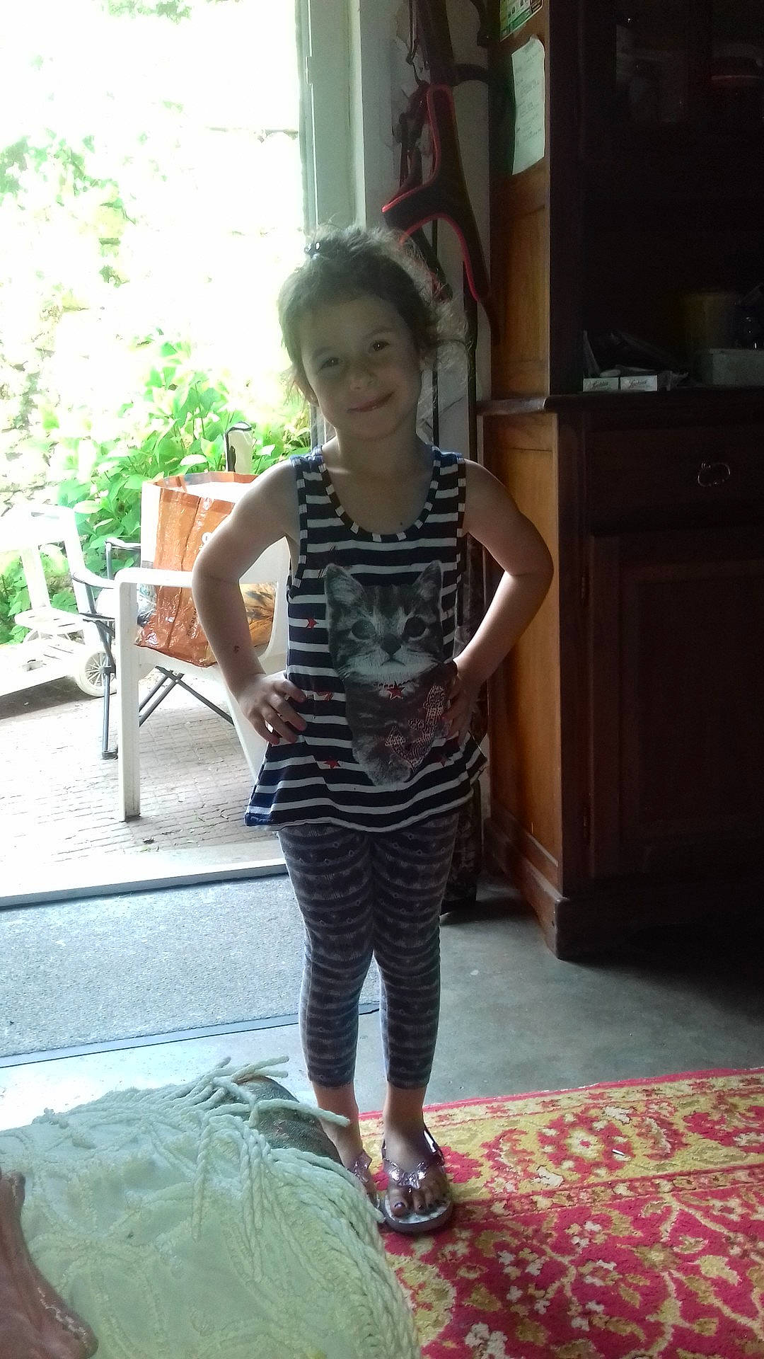 Milana a rejoint le concours — aidez-le/la à gagner de superbes lots ! abdomen, child, day, flooring, fun, girl, jeans, pattern, person, product, shoulder, snapshot, standing, toddler, trousers, trunk, vacation