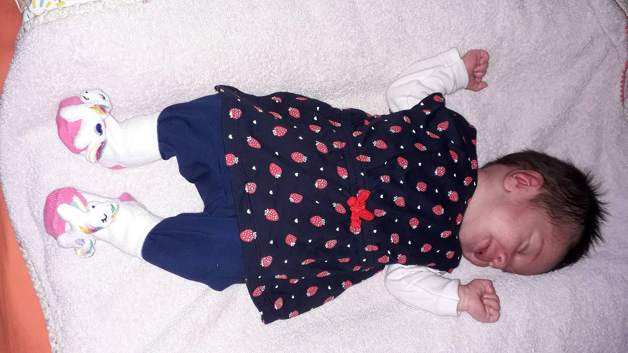 Cléo participe au concours pour gagner de l'argent avec cette photo : bedtime, comfort, costume, mammal, nap, nightwear, person, plush, sleep, stuffed_toy, toy