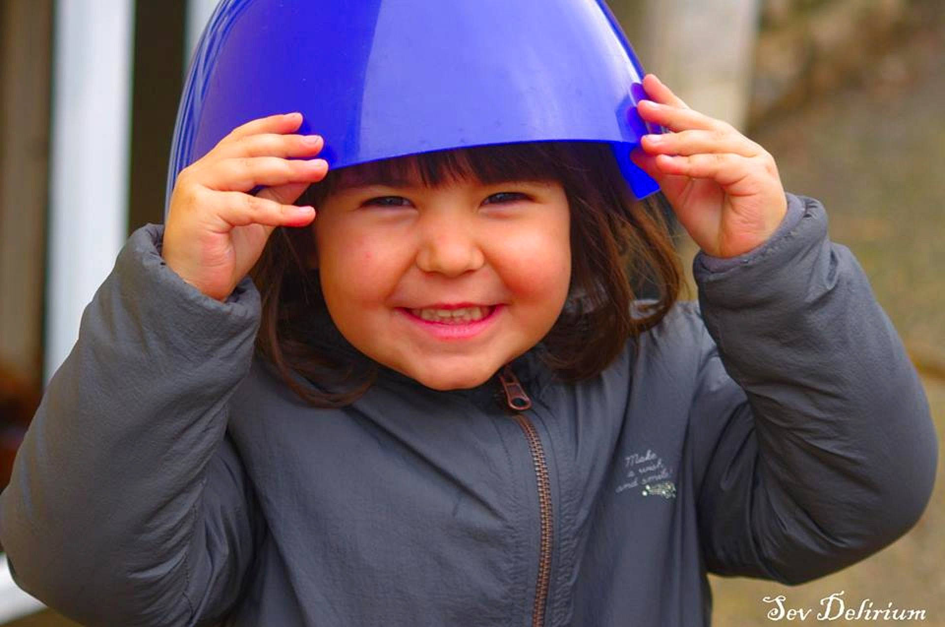 Faustine participe au concours pour gagner de l'argent avec cette photo : cap, child, cool, eye, facial_expression, fun, girl, happiness, hat, headgear, joy, person, photography, portrait_photography, product, smile