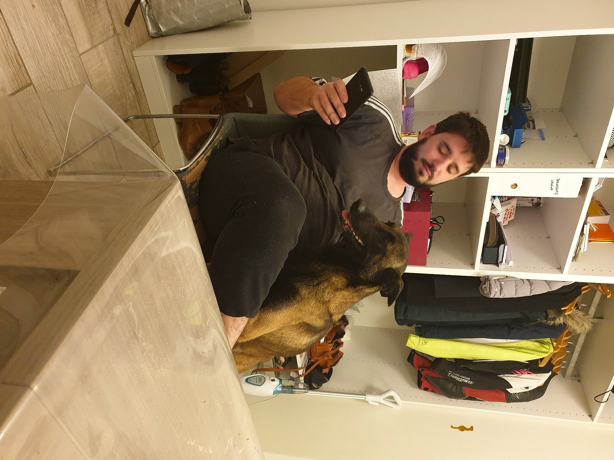 Lhla a rejoint le concours — aidez-le/la à gagner de superbes lots ! ceiling, room