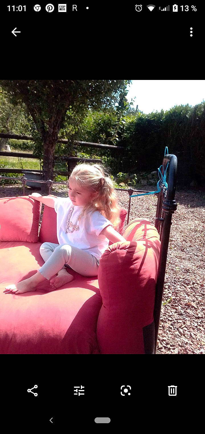 Julia participe au concours pour gagner de l'argent avec cette photo : blond, fun, leg, leisure, person, photography, pink, sitting, swing, tree, vacation