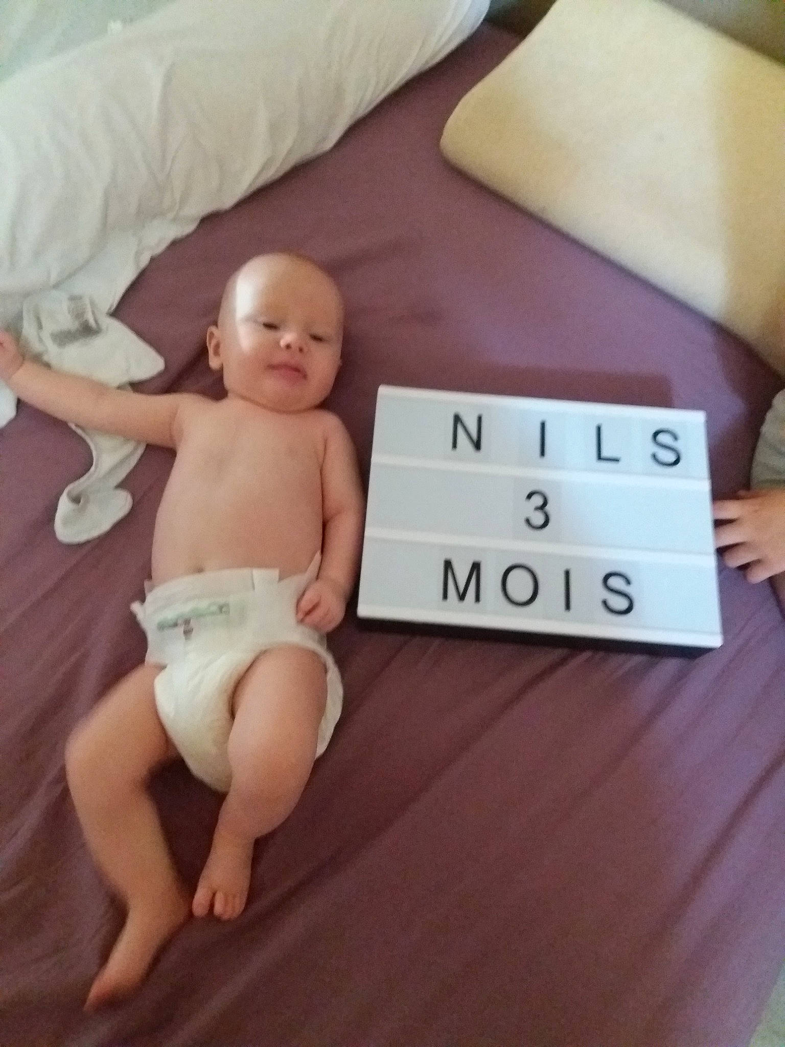 Nils a rejoint le concours — aidez-le/la à gagner de superbes lots ! arm, baby, child, diaper, leg, person, product, skin, smile, toddler