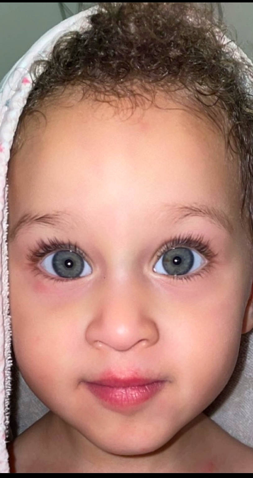 Batoul a rejoint le concours — aidez-le/la à gagner de superbes lots ! cheek, chin, ear, eyebrow, eyelash, flash_photography, forehead, hair, hairstyle, happy, human_body, iris, jaw, lip, mouth, neck, nose, organ, person, skin