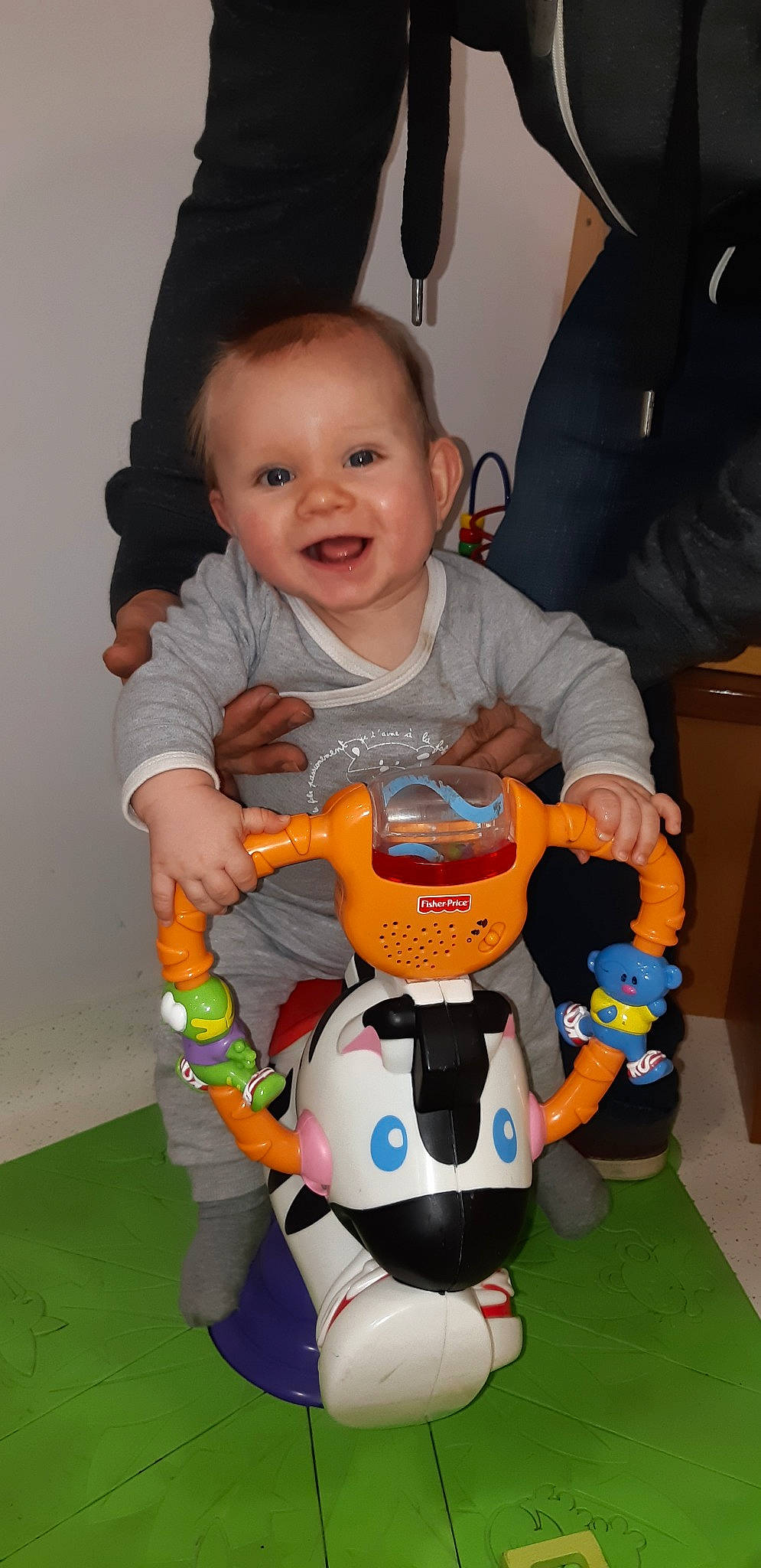 Côme a rejoint le concours — aidez-le/la à gagner de superbes lots ! baby_products, child, fun, infant, person, play, product, skin, smile, toddler, toy