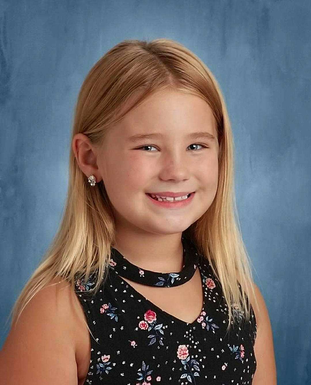 Myla is registered to the contest to win money with this photo: beauty, blond, cheek, chin, day_dress, electric_blue, eye, eyelash, face, flash_photography, happy, iris, jewellery, joy, layered_hair, lip, long_hair, makeover, people, person