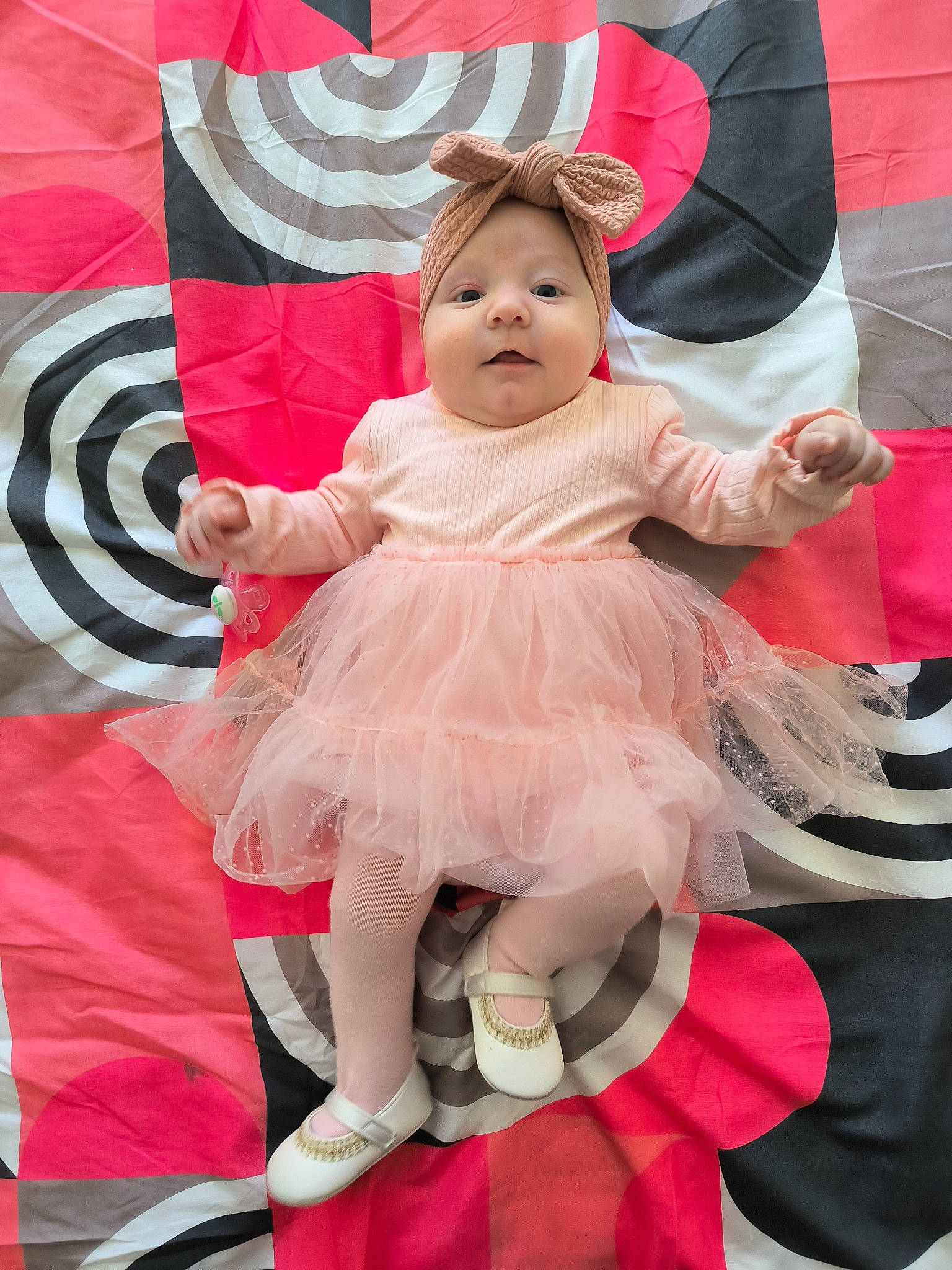 Kaylee participe au concours pour gagner de l'argent avec cette photo : baby, baby_toddler_clothing, child, costume, costume_hat, dress, event, face, fashion_accessory, fictional_character, happy, headgear, headpiece, magenta, mythical_creature, pattern, peach, person, pink, ruffle