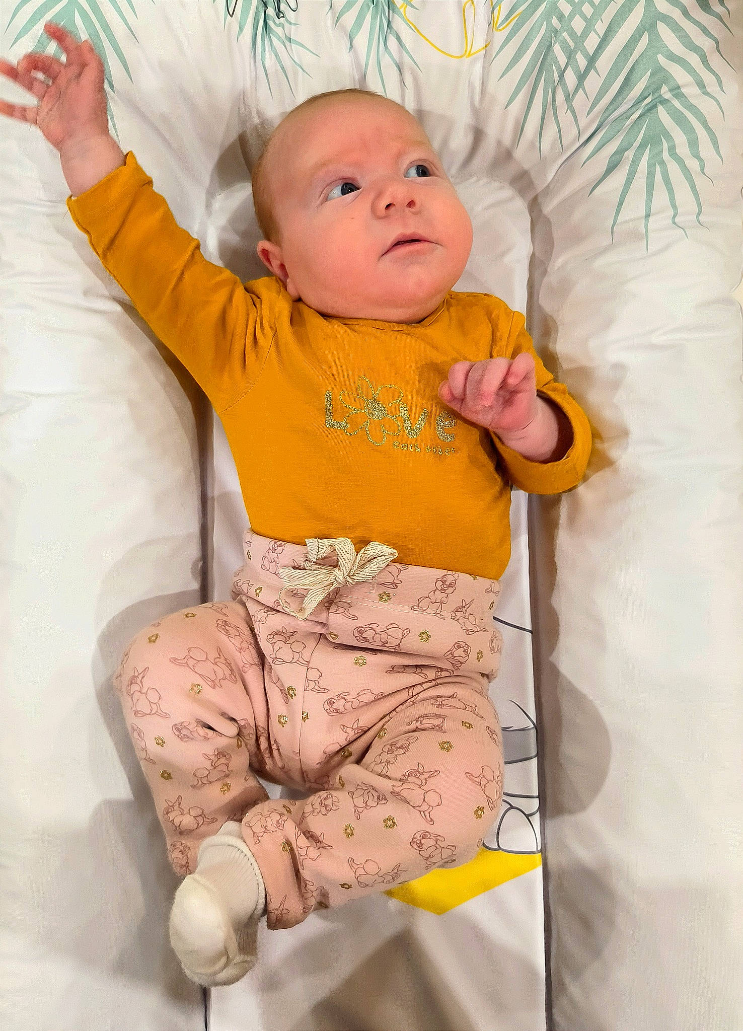 Kaylee participe au concours pour gagner de l'argent avec cette photo : abdomen, baby, baby_toddler_clothing, chair, child, comfort, fun, happy, knee, linens, orange, person, pink, room, shorts, skin, sleeve, t_shirt, textile, thigh