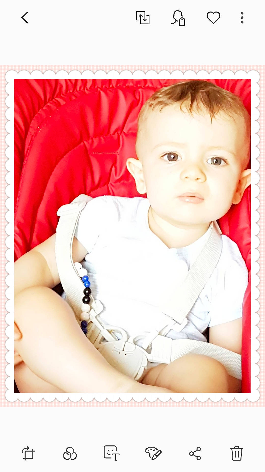 Malik participe au concours pour gagner de l'argent avec cette photo : baby, baby_toddler_clothing, cheek, child, collar, comfort, dress_shirt, elbow, eyelash, flash_photography, happy, iris, pattern, person, portrait, portrait_photography, rectangle, sitting, sleeve, t_shirt