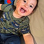 Aïden participe au concours pour gagner de l'argent avec cette photo : toddler, child, smiling, happy, face, blue_jeans, green_shirt, toy, plush_toy, teddy_bear, indoor, casual_clothing, cute, baby, person, comfort, playful, expression, portrait, seated