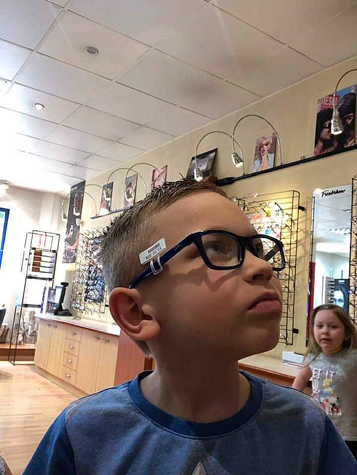 Yanis a rejoint le concours — aidez-le/la à gagner de superbes lots ! chin, cool, eyewear, forehead, fun, glasses, hair, hairstyle, jaw, person, vision_care