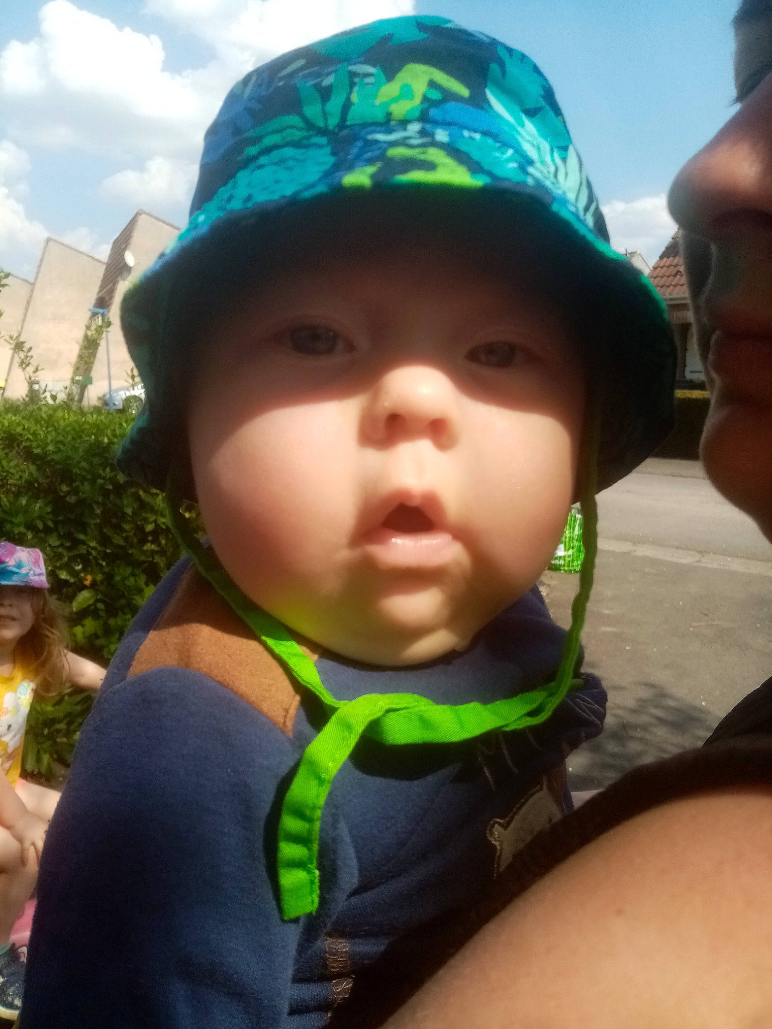 Jamy participe au concours pour gagner de l'argent avec cette photo : cap, child, cool, fashion_accessory, hat, headgear, headwear, helmet, neck, person, personal_protective_equipment, photography, selfie, sun_hat, toddler, vacation