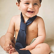 Aram is registered to the contest to win money with this photo: