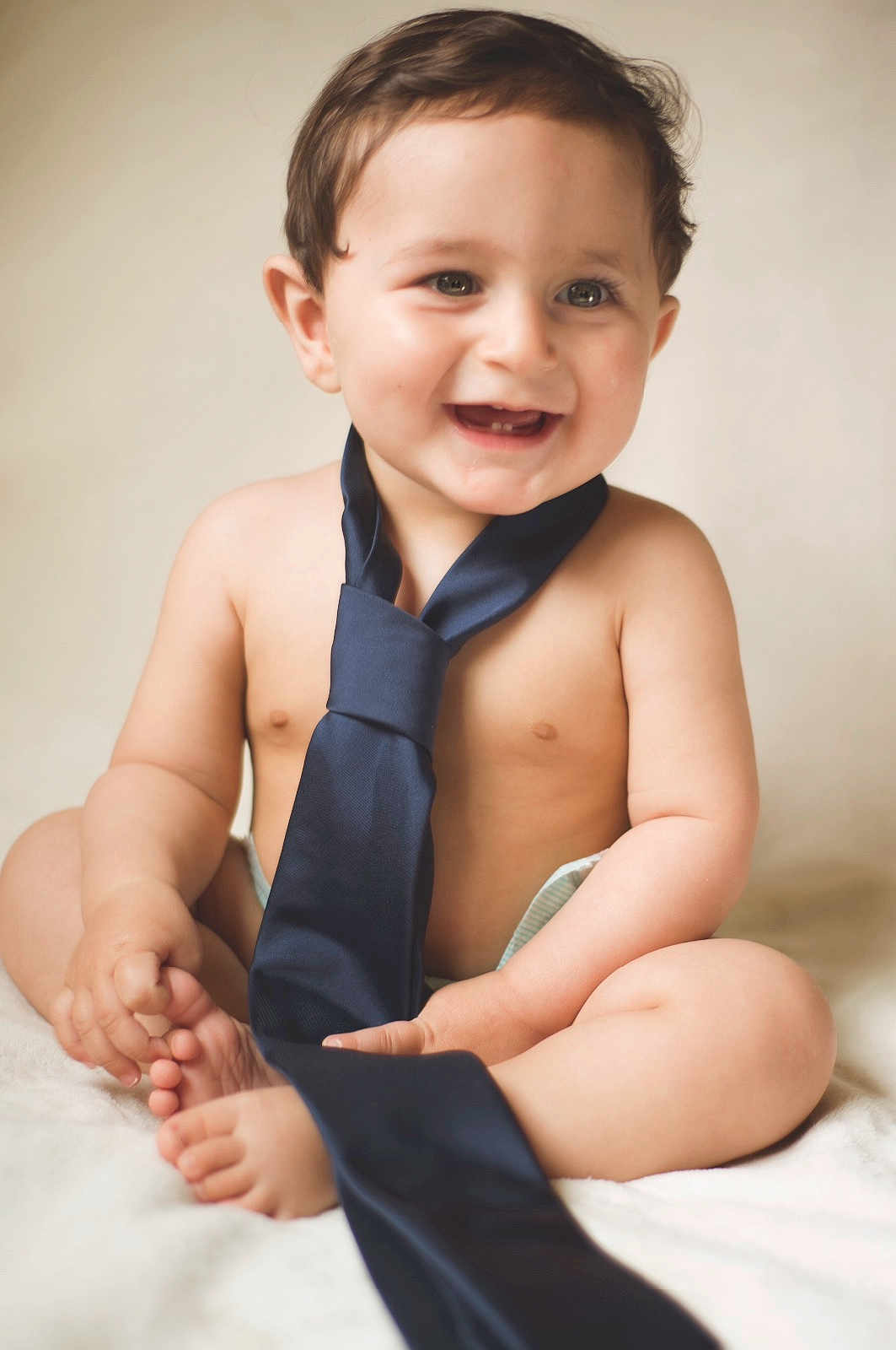 Aram is registered to the contest to win money with this photo: