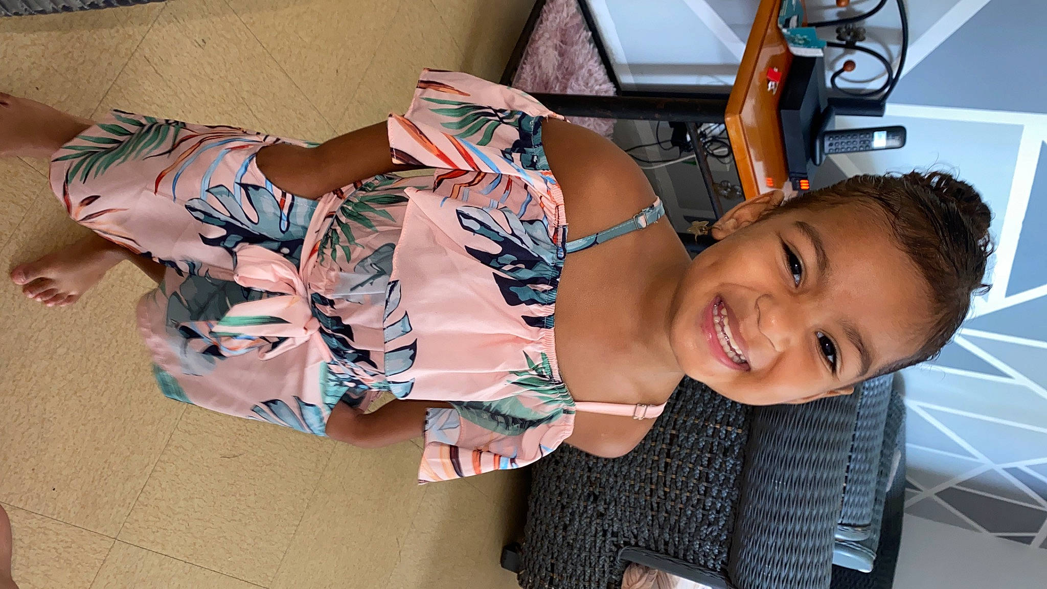 Mayssane participe au concours pour gagner de l'argent avec cette photo : automotive_design, automotive_exterior, automotive_lighting, automotive_tire, black_hair, bumper, chest, eye, eyewear, fun, hairstyle, happy, hood, human_leg, joy, motor_vehicle, person, personal_luxury_car, skin, smile