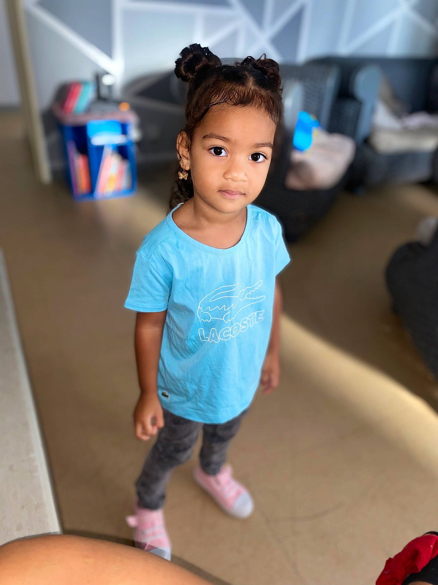 Mayssane participe au concours pour gagner de l'argent avec cette photo : child, electric_blue, event, fashion_design, fun, hair, hairstyle, happy, joint, leisure, neck, person, pink, shorts, shoulder, skin, sleeve, standing, t_shirt, toddler