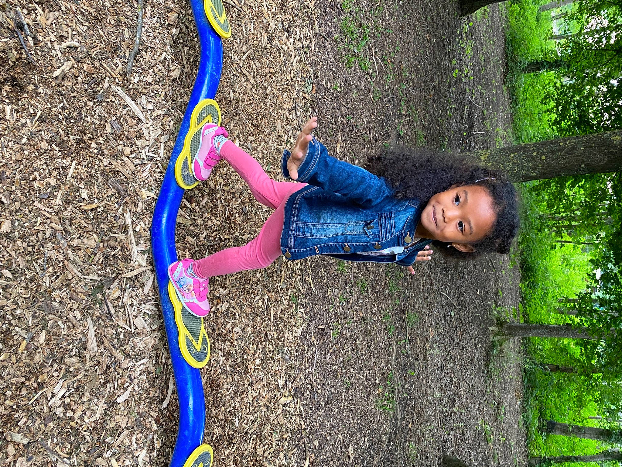 Sora participe au concours pour gagner de l'argent avec cette photo : child, denim, electric_blue, fun, grass, joy, knee, leisure, magenta, outdoor_play_equipment, people_in_nature, person, plant, play, recreation, rope, sneakers, soil, toddler, tree