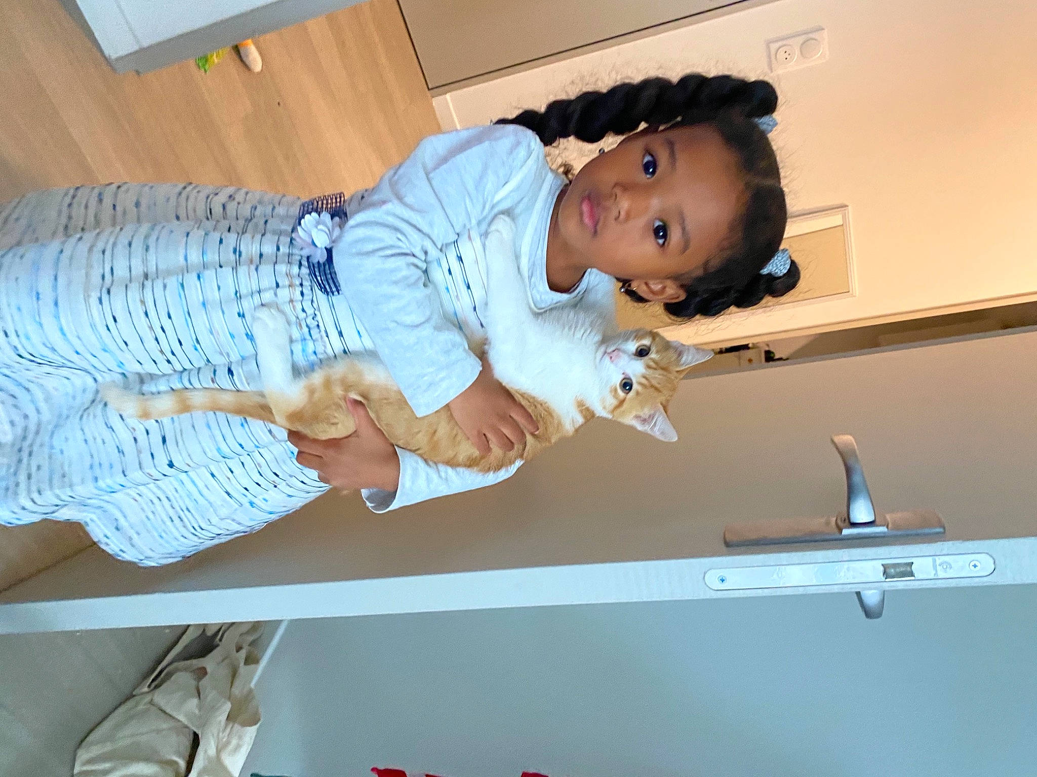 Sora a rejoint le concours — aidez-le/la à gagner de superbes lots ! baby, baby_toddler_clothing, child, display_device, elbow, joint, knee, pattern, person, room, toddler, wrist